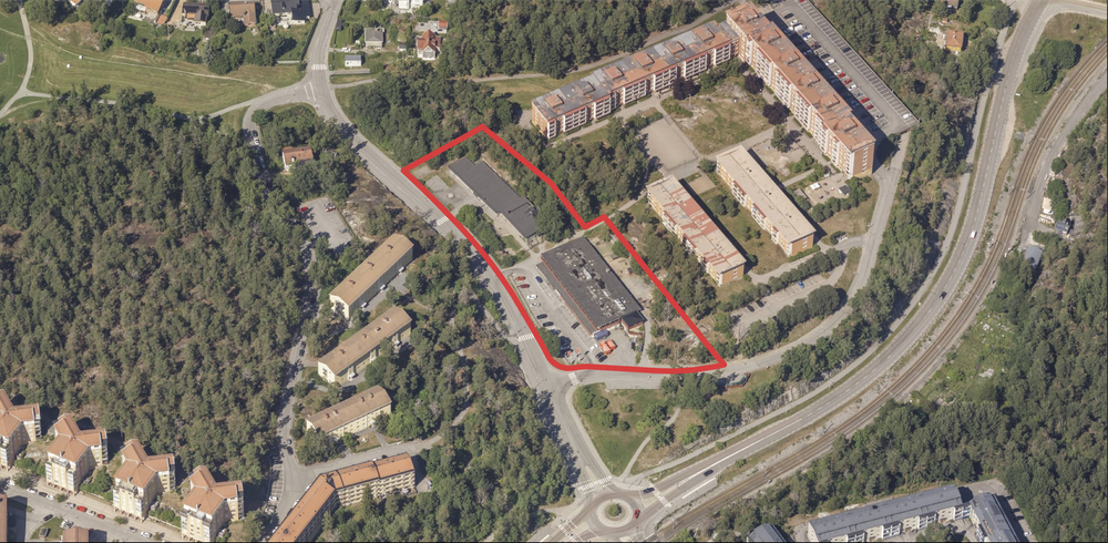 Bild som visar den befintliga bebyggelsen i området. Planområdet är markerat i rött.