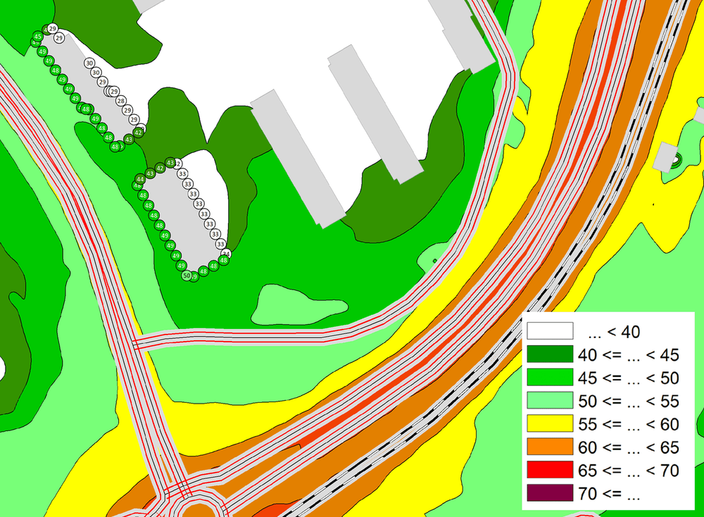 Beräknat buller inom och i nära anslutning till planområdet. Beräknade ekvivalenta ljudnivåer 2 m över terräng med vägtrafiksiffor prognosår 2045 och spårtrafiksiffor prognosår 2050. Inga fasader utsätts för ljudnivåer över 60 dB(A).