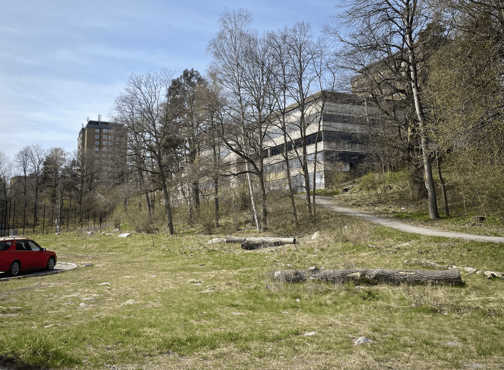 Parkeringshuset sett från Agavägen.